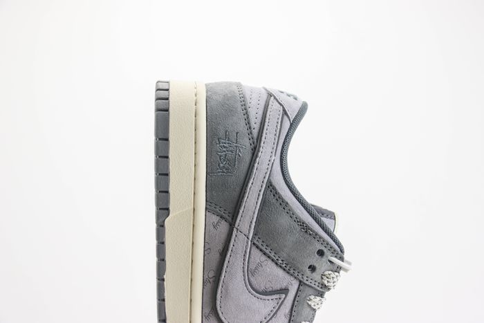 Nike SB Dunk Low x Stussy 48