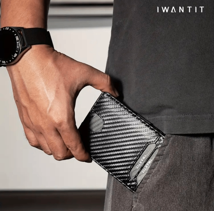 Slim card holder with money clip