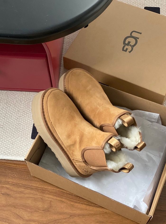 UGG Chelsea Platform Boots