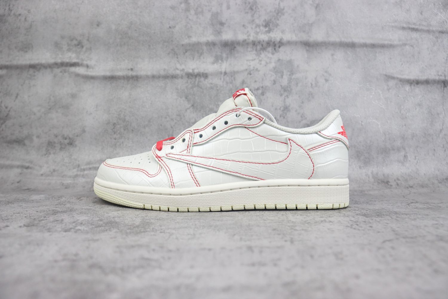 Travis Scott x Air Jordan 1 Low OG  09