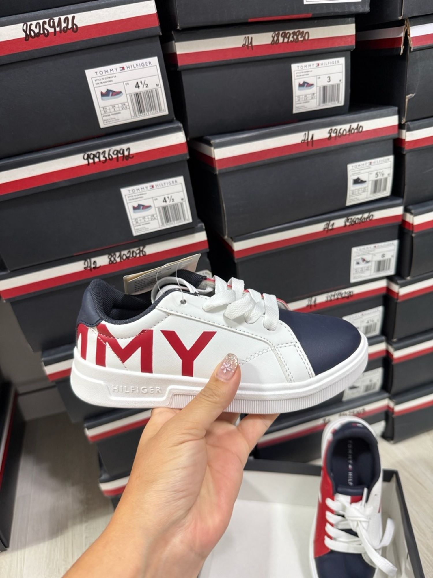 Tommy Hilfiger