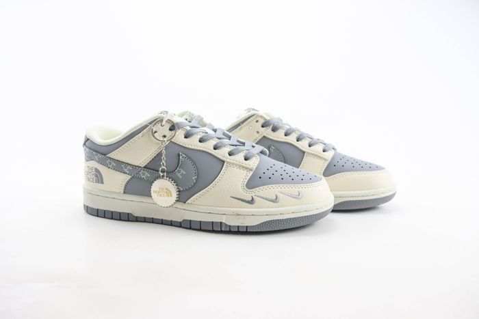 Nike SB Dunk Low x The North Face