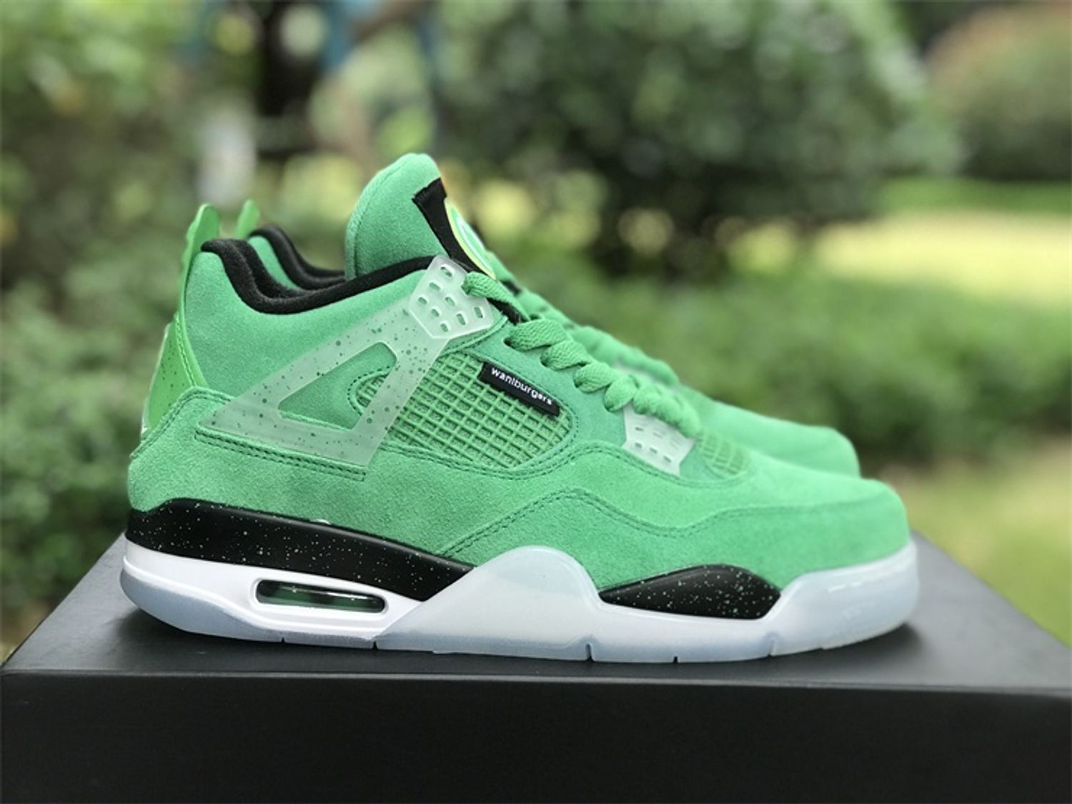 Air Jordan 4 Retro Wahlburgers