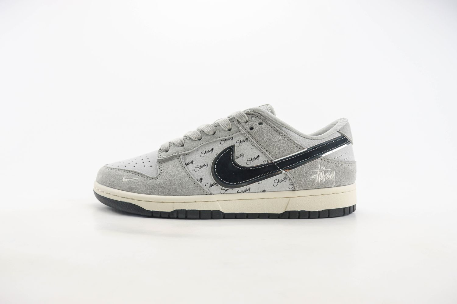 Nike SB Dunk Low x Stussy 42