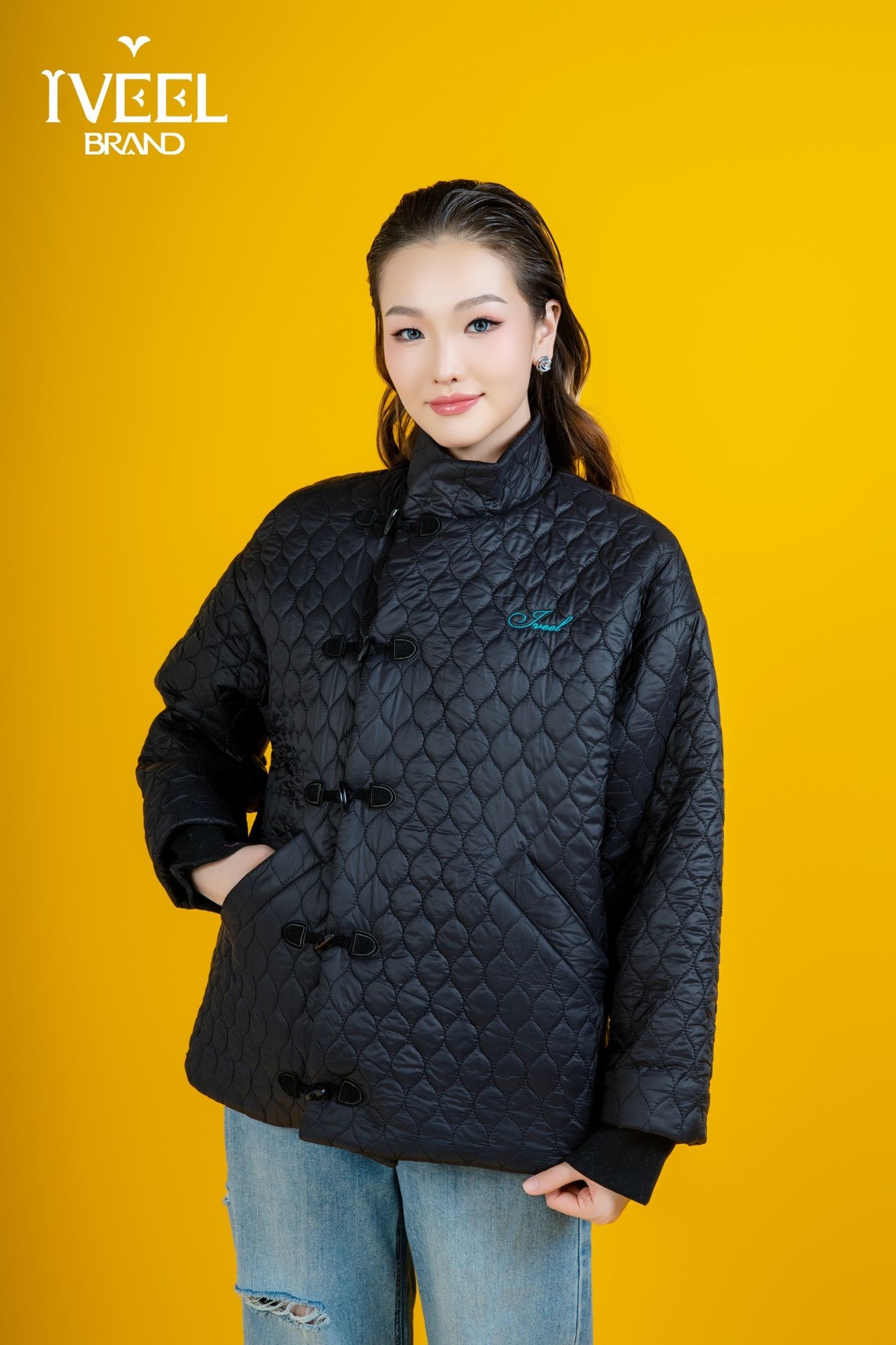 Зүүн энгэр хатгамалтай куртик