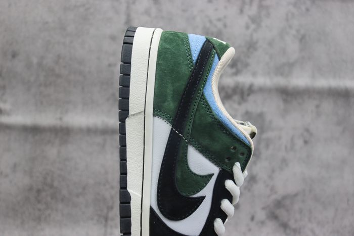 Nike Dunk SB Low Black, White and Green 