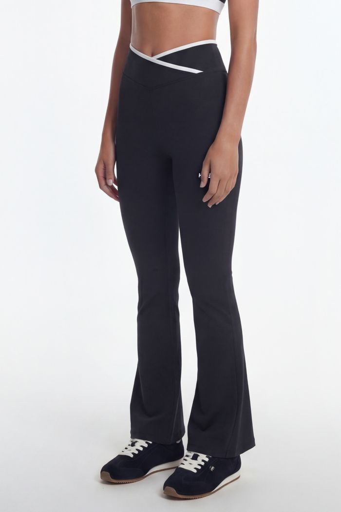 Support Cross Bootcut Leggings