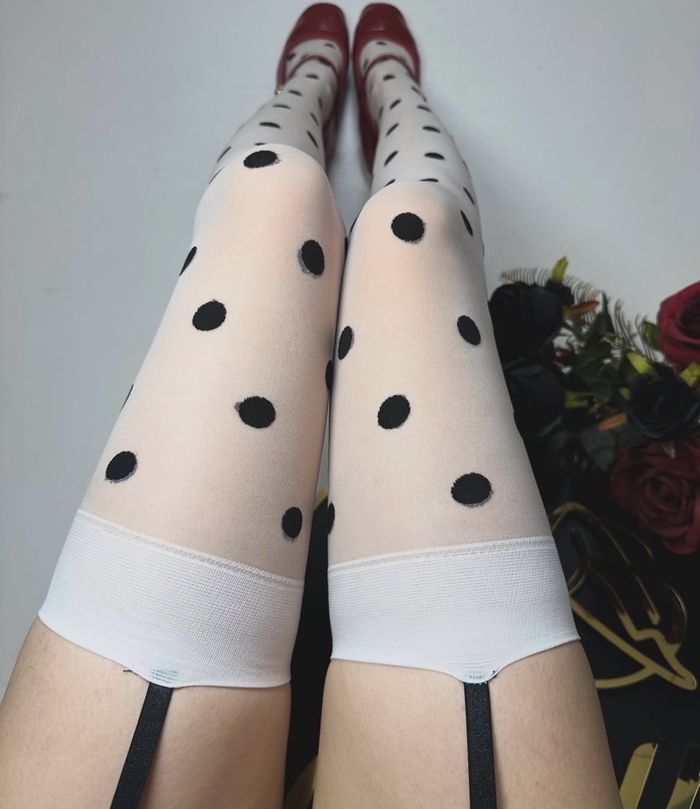 Цэгтэй чулки татуургатай