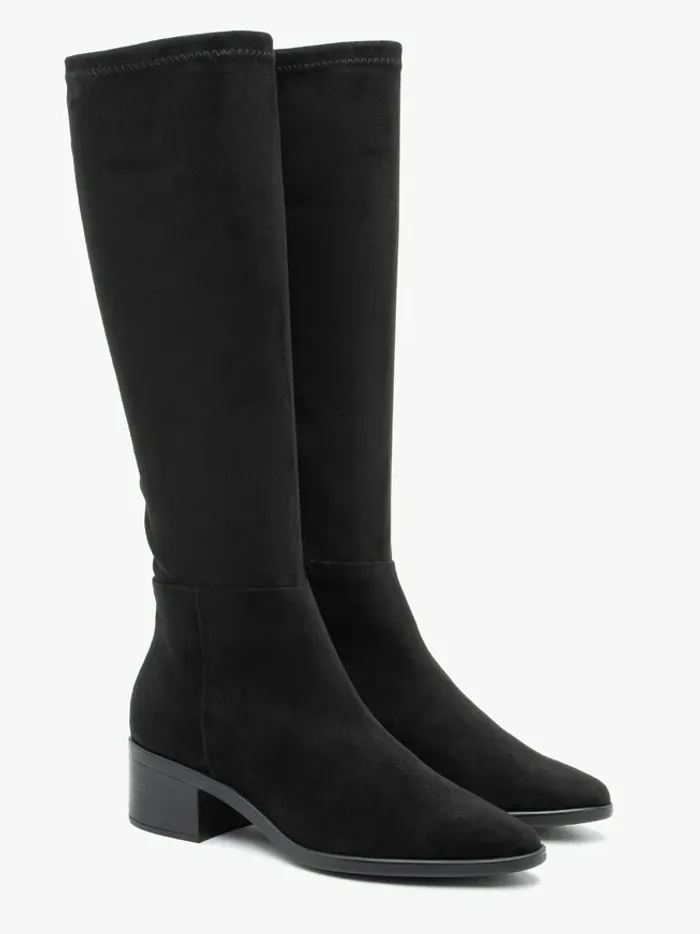 Black insulated women’s boots