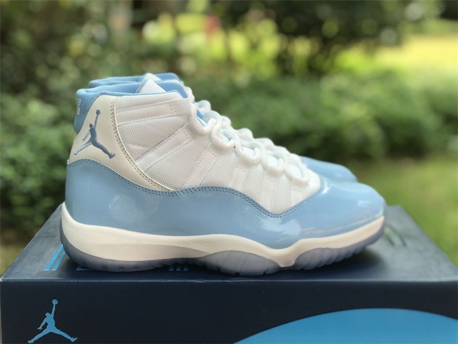 Air Jordan 11 UNC University Blue