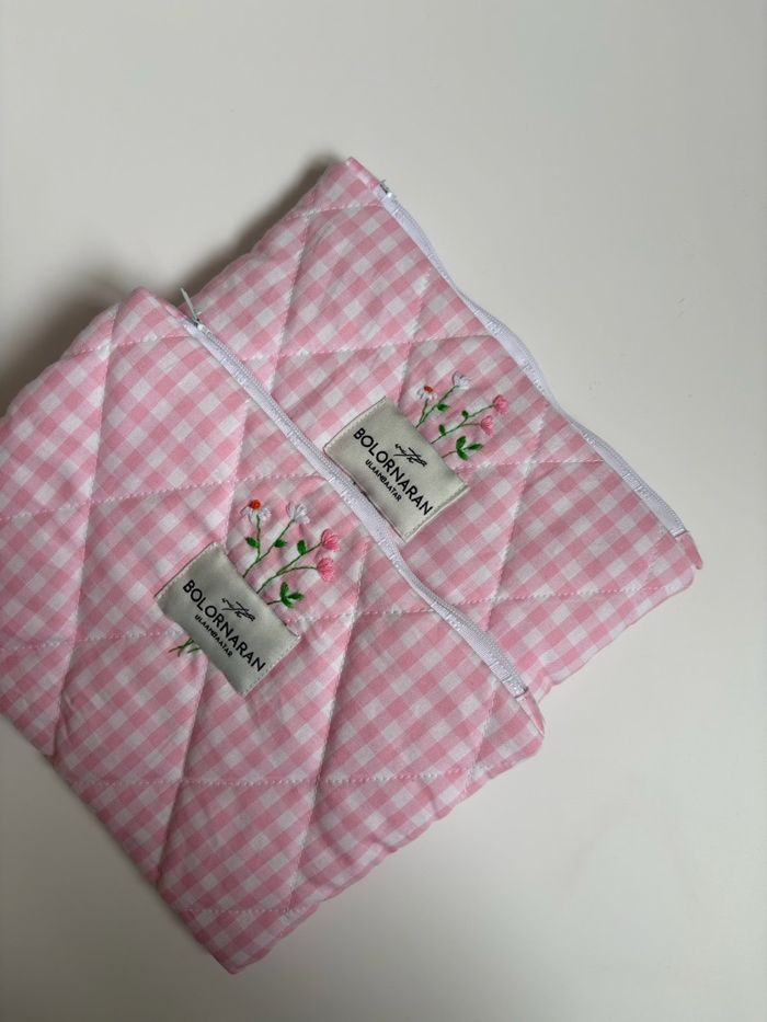 Flat embroidery pouch