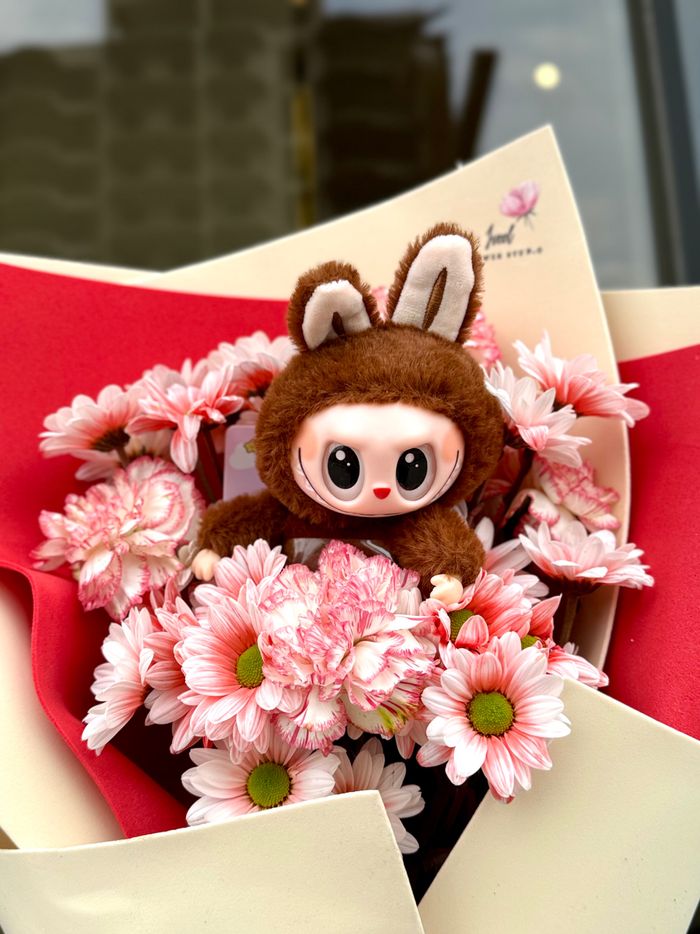 Labubu red and beige