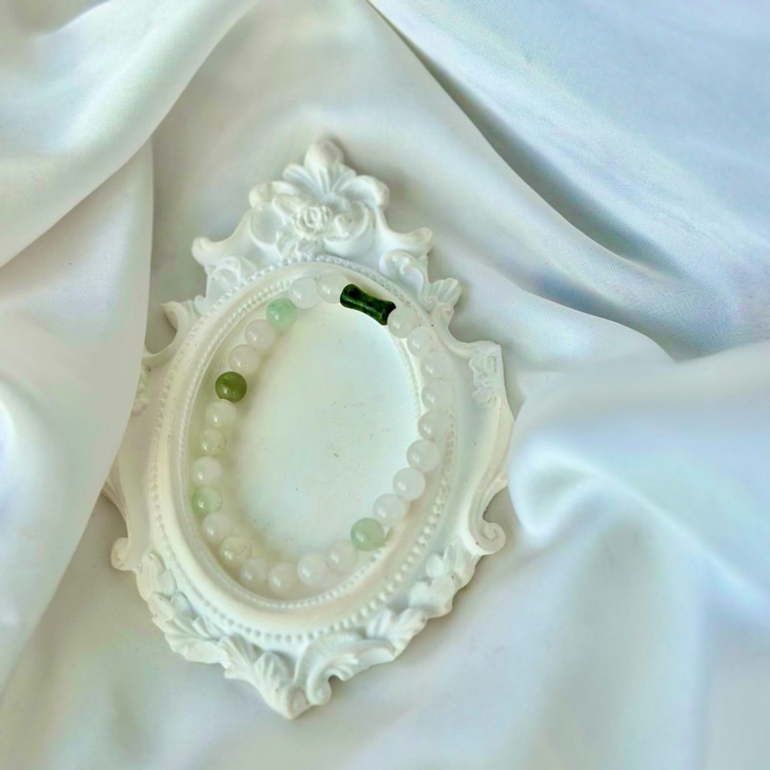 Цагаан, ногоон хаш бугуйвч