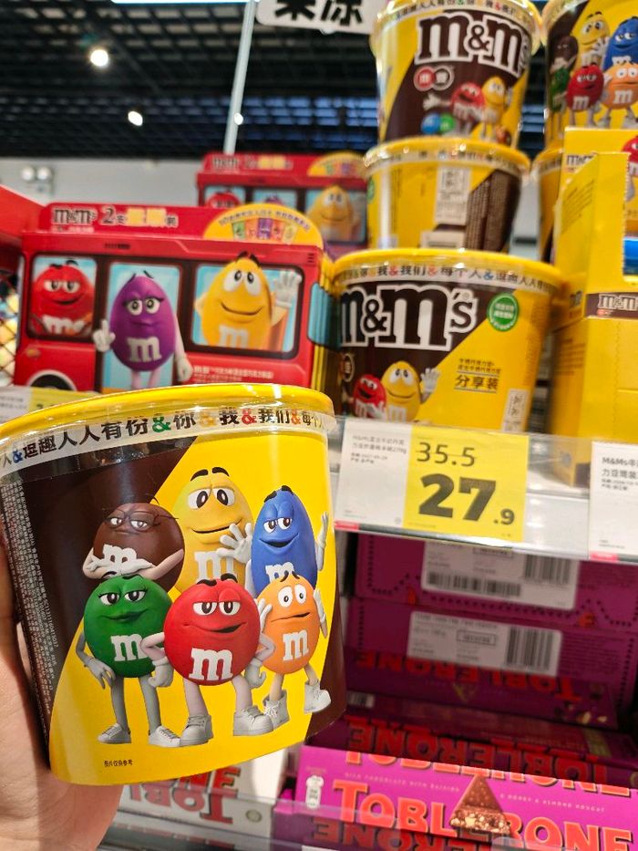 M&M хайрцагтай
