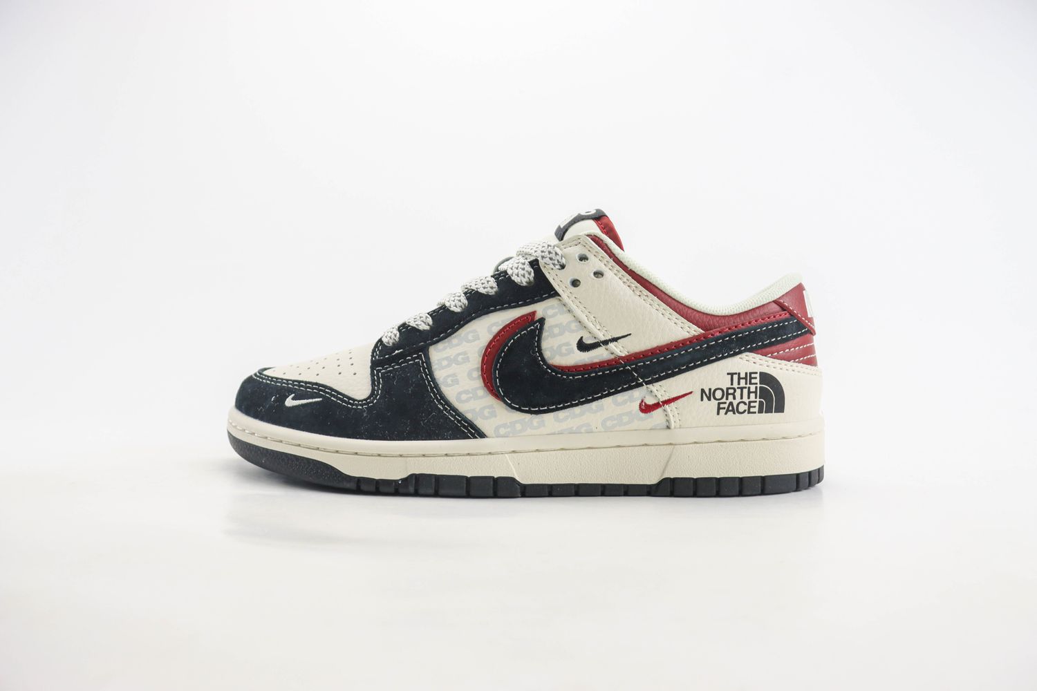 Nike SB Dunk Low x  The North Face 09
