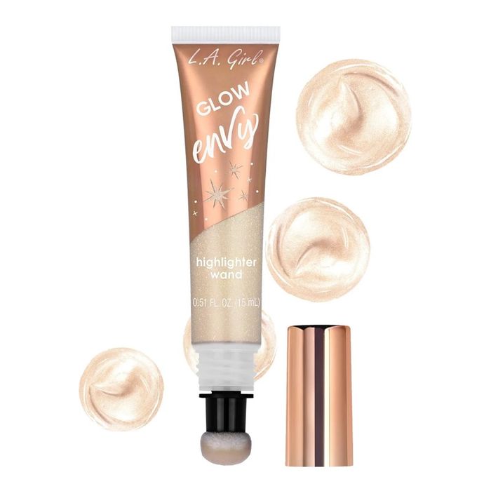 La girl Envy highlighter wand