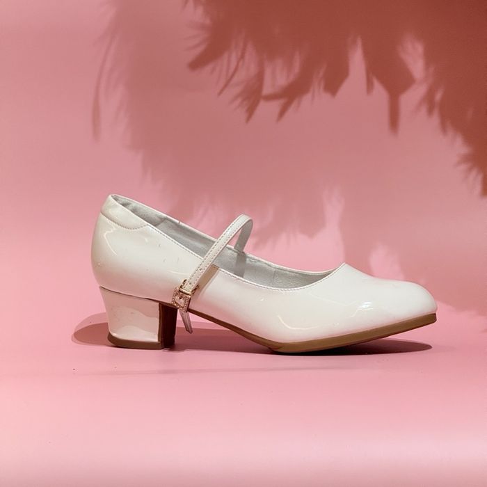 Бүжгийн гутал /өргөн өсгийтэй/