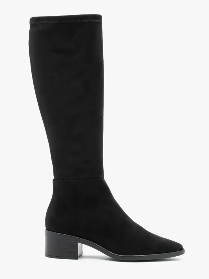 Black insulated women’s boots