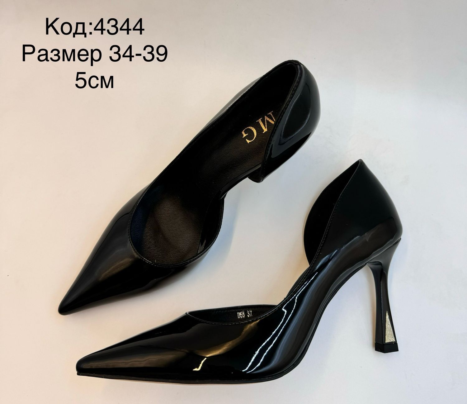 Хагалбартай цулгуй лакан өсгийт