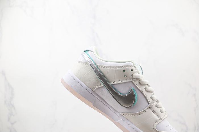 Nike SB Dunk Low 'Diamond 