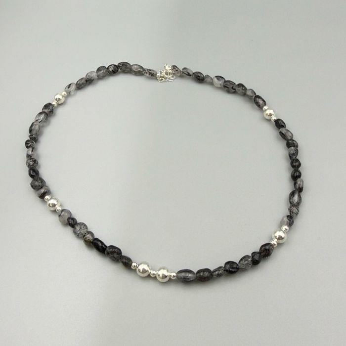 Хар үст болор, мөнгөн зүүлт бугуйвчны хослол