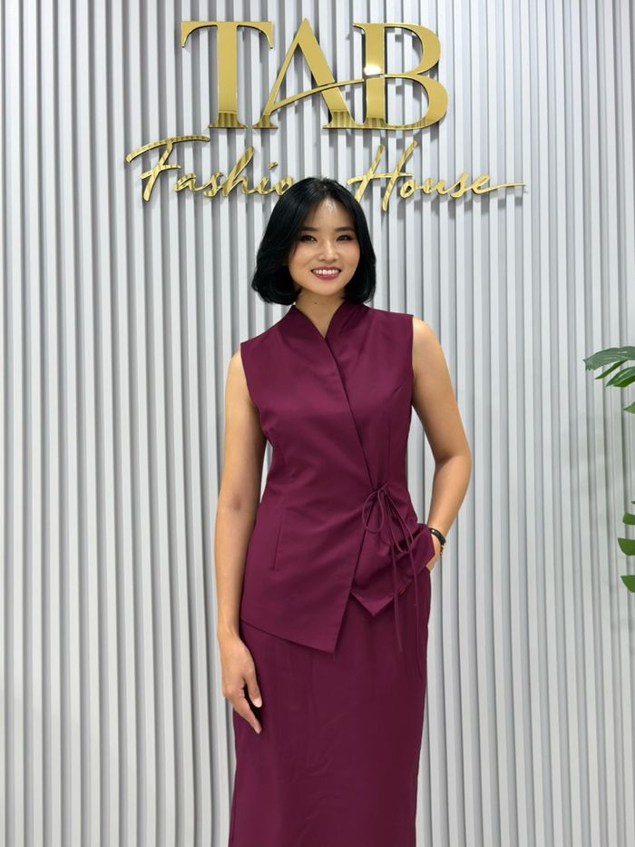 Vest + pencil skirt 🍷 