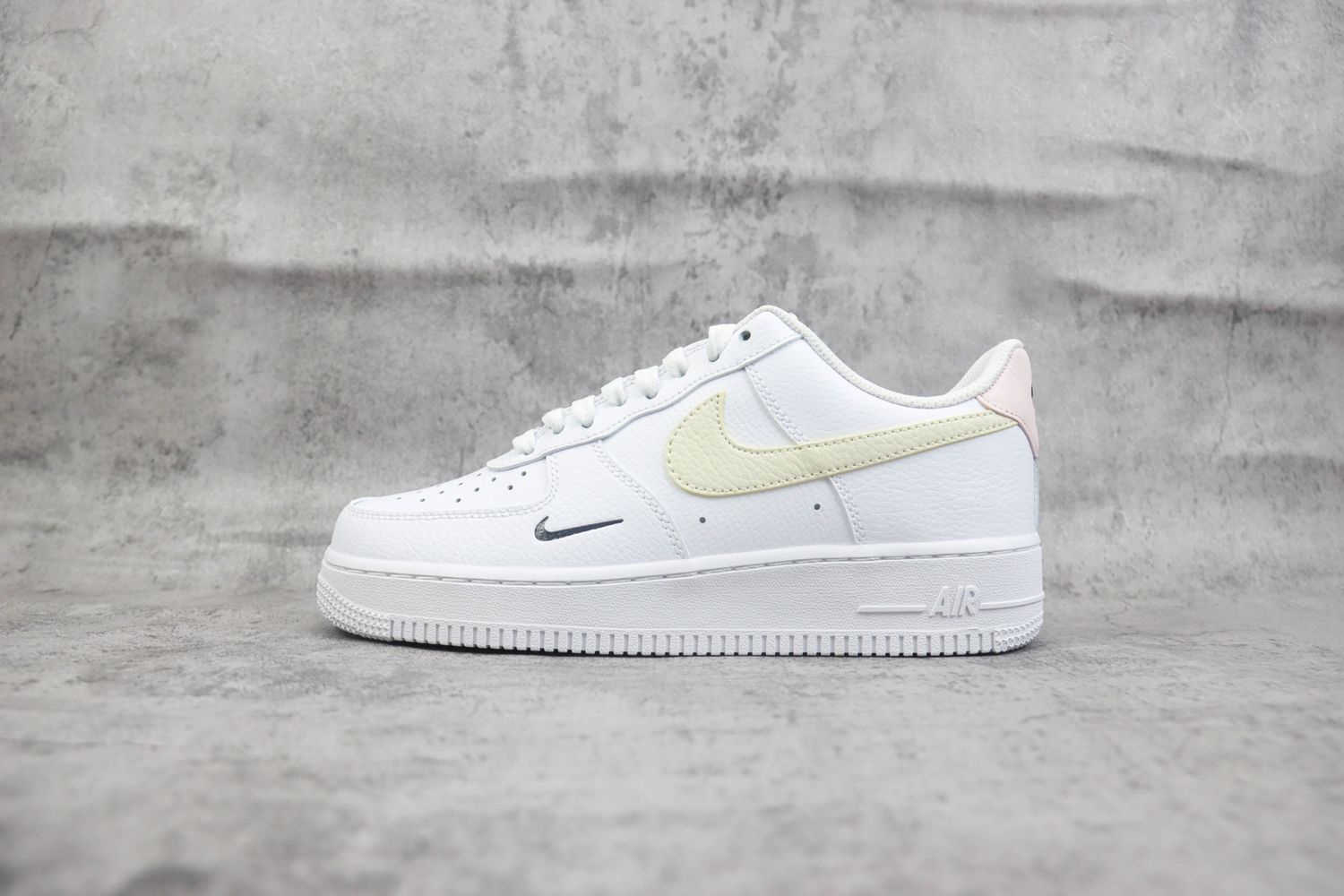Nike Air Force 1 '07 White Light Orewood Pink 