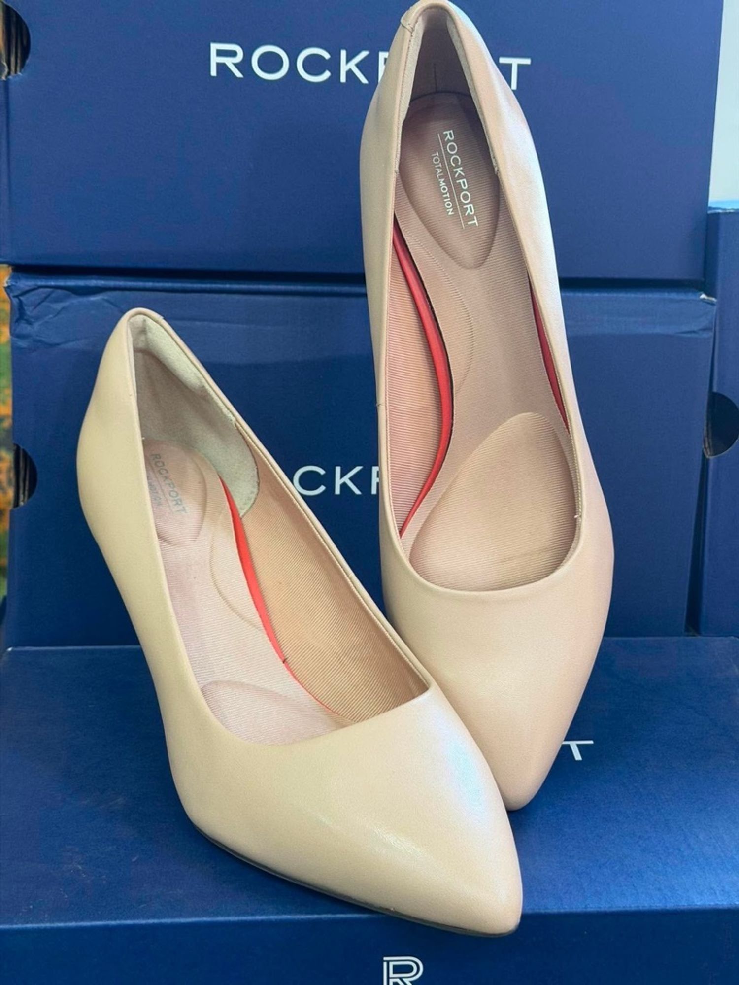 Rockport off white heel
