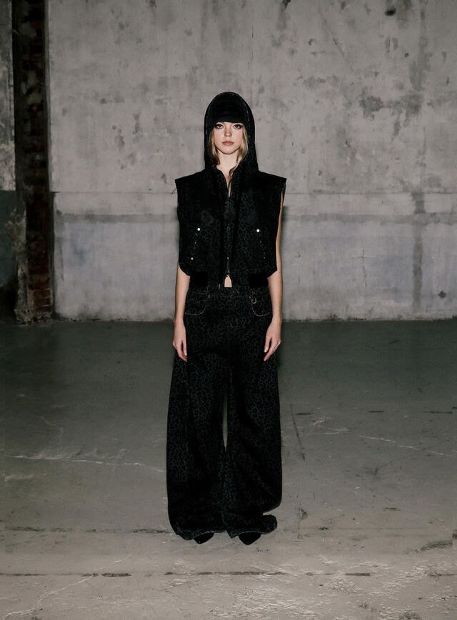 Lion Patch Washed Barrel Pants - Black Leopard