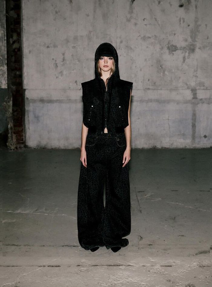 Lion Patch Washed Barrel Pants - Black Leopard