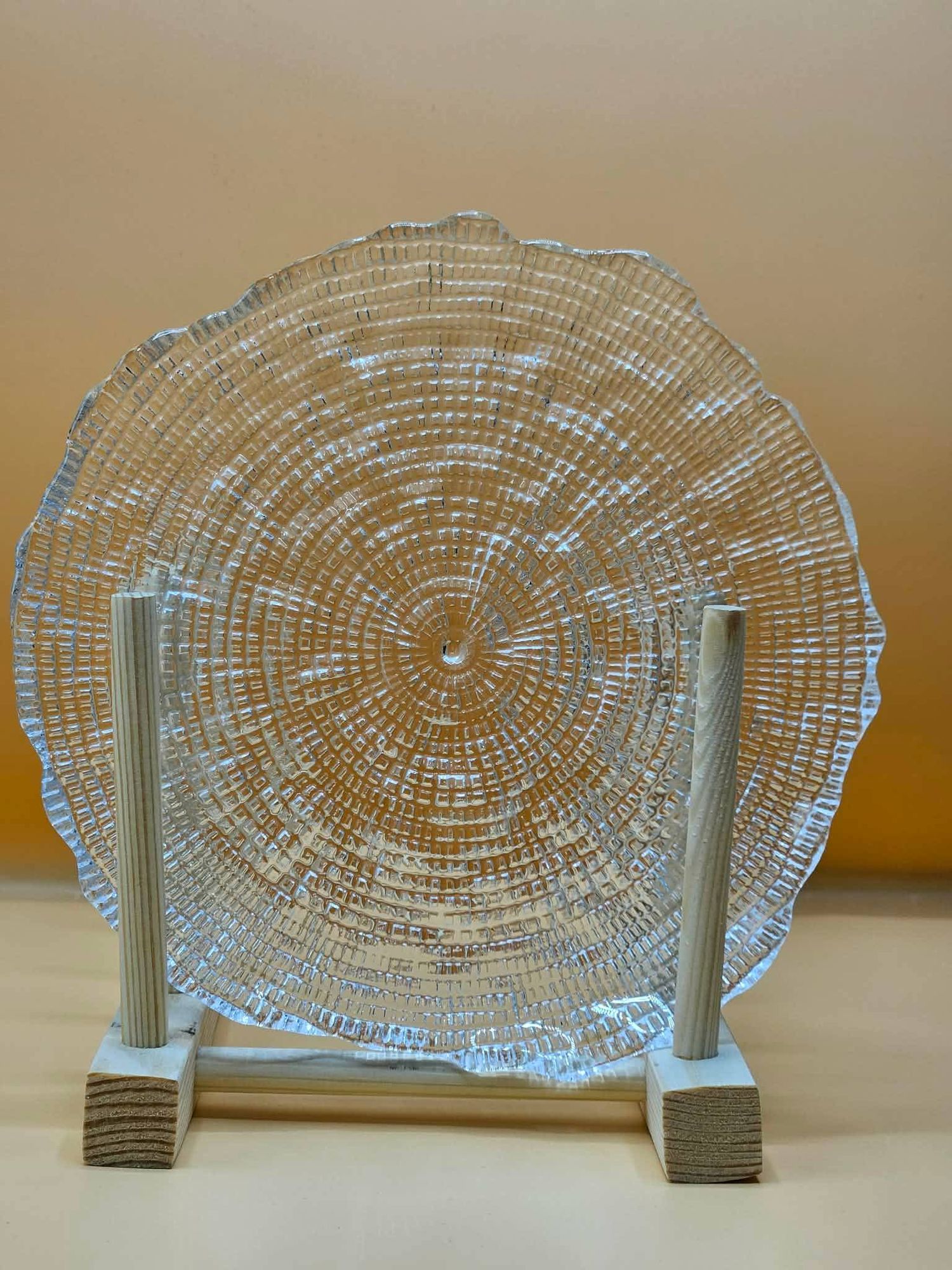 Шилэн таваг жижиг