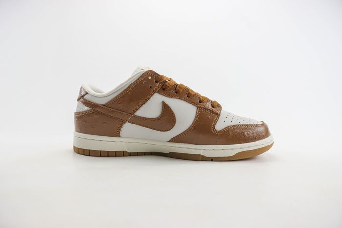 NIKE Wmns Dunk Low LX "Ale Brown"