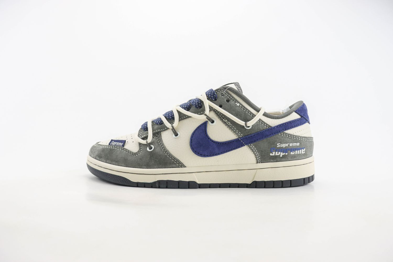  NK SB Dunk Low x  supreme 34