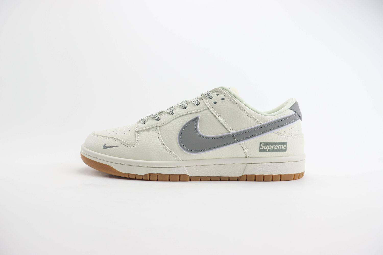  Nike SB Dunk Low x Supreme 117