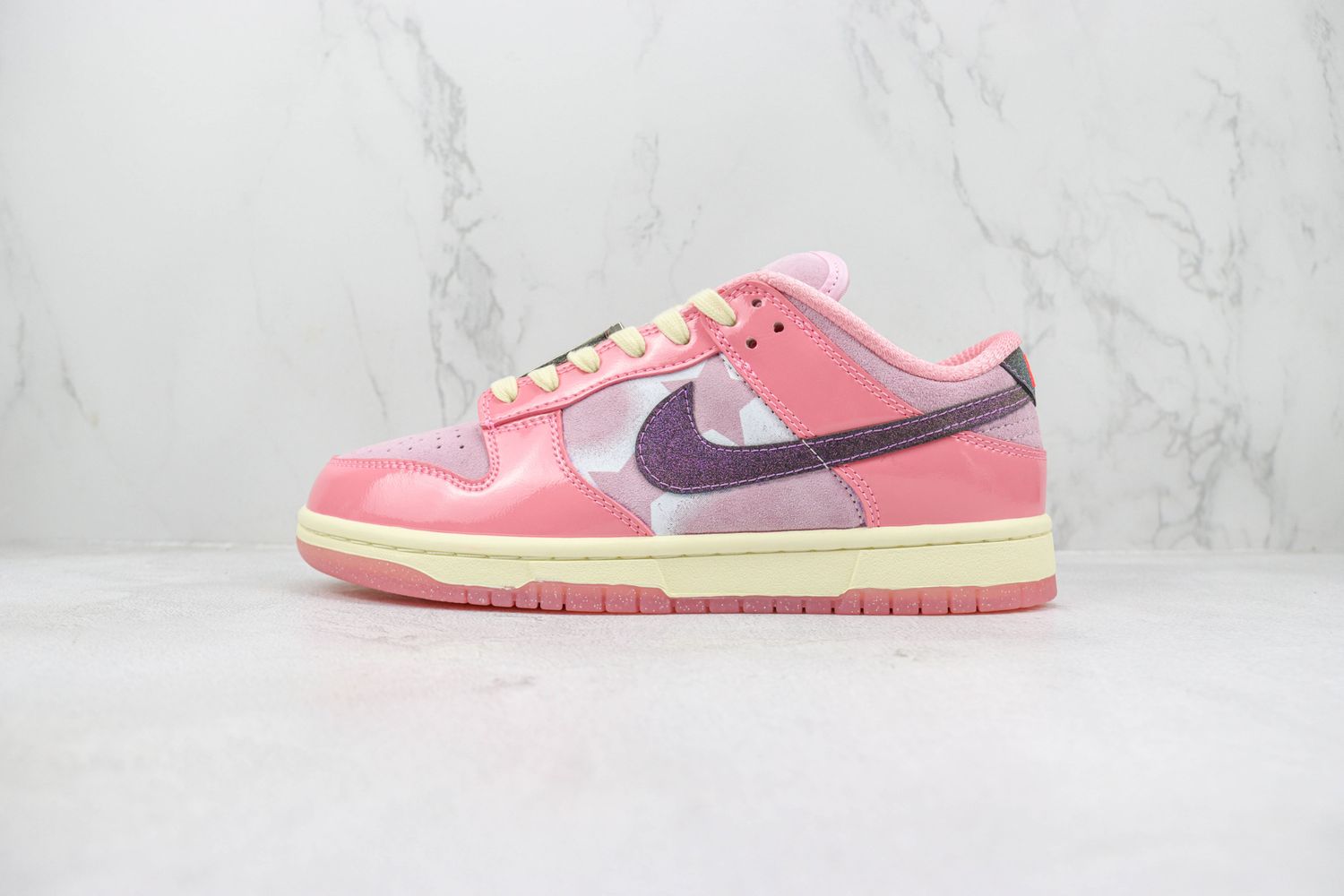  Nike SB Dunk Low “Barbie”
