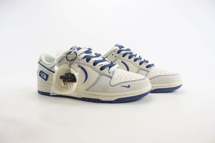Nike SB Dunk Low x  The North Face 08