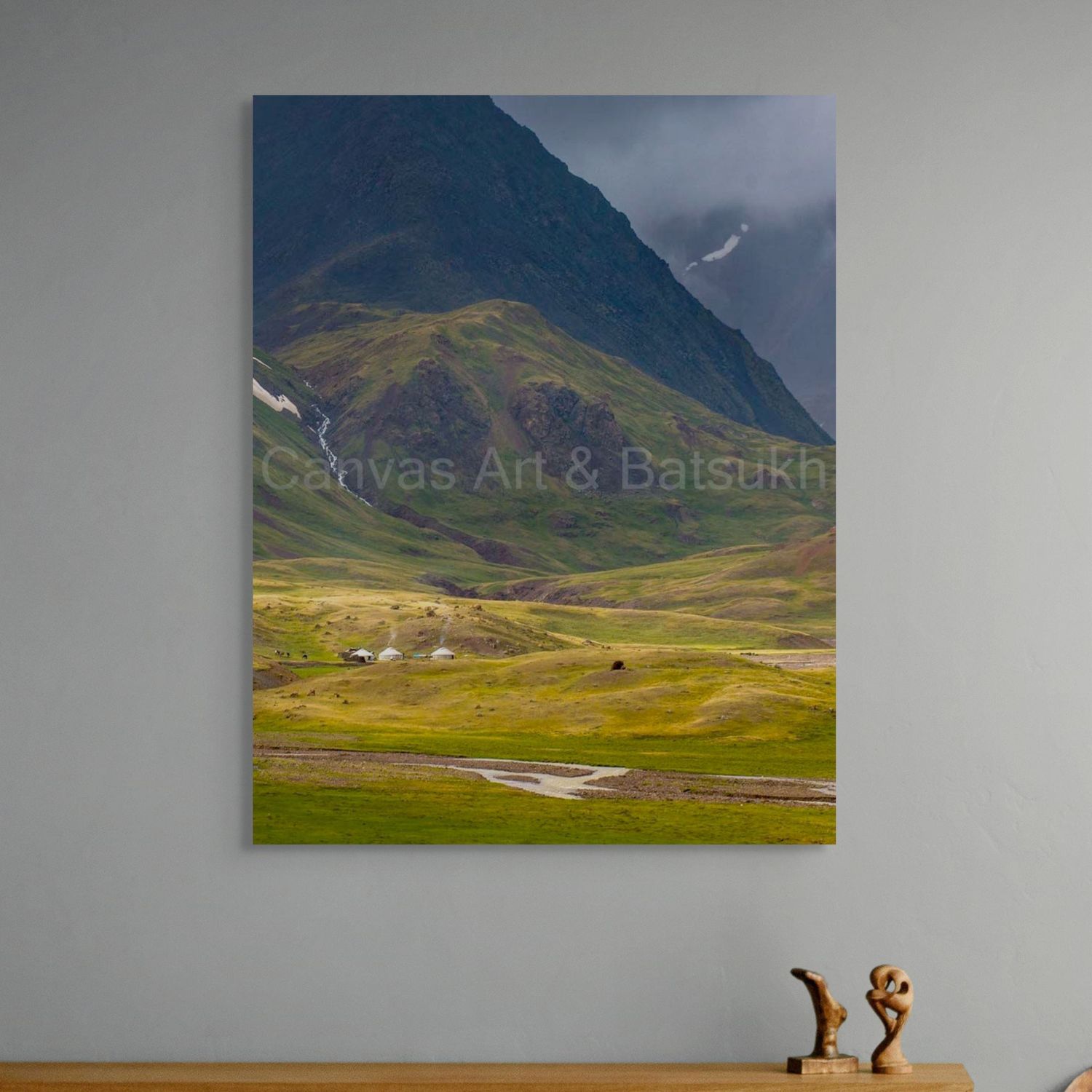 Сүрлэг уулсын дунд