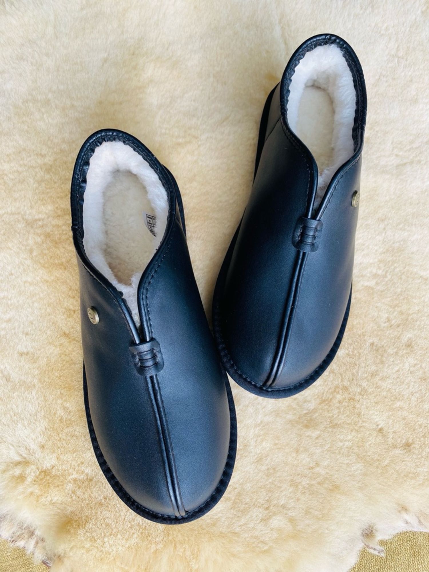 Нэхий дотортой арьсан гутал 