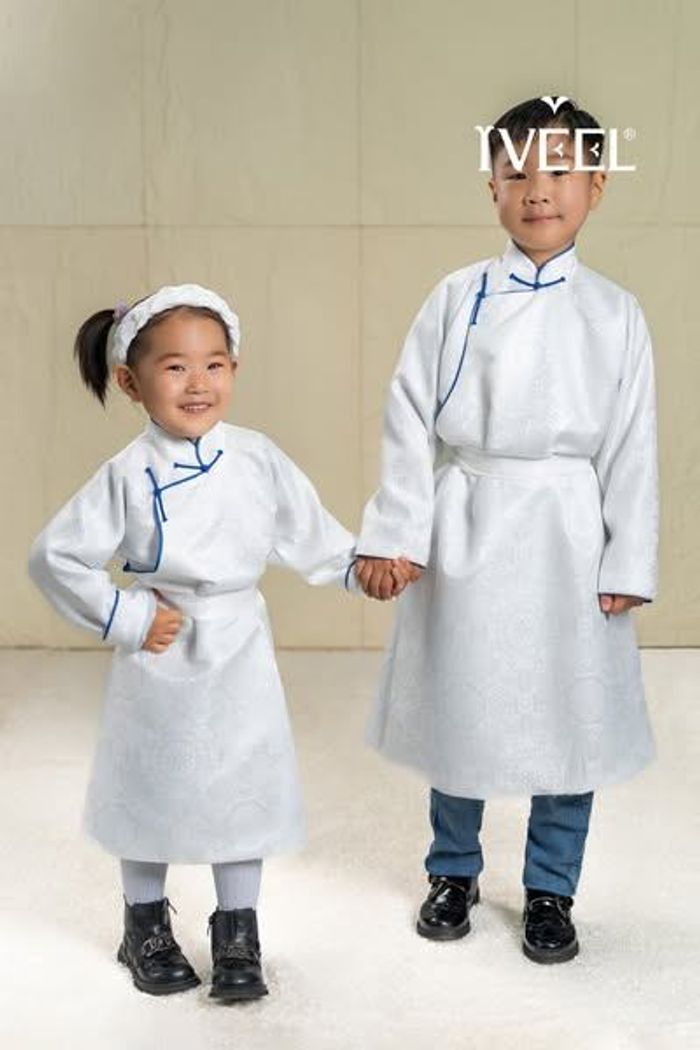 Хүүхдийн уламжлалт торгон дээл