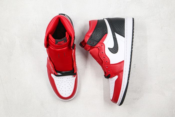 Jordan 1 Retro High Satin Snake Chicago