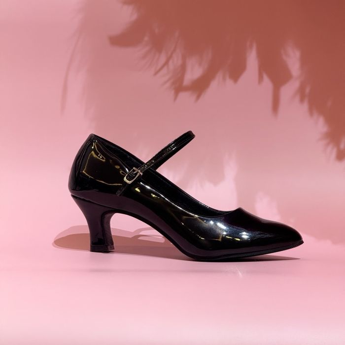 Бүжгийн гутал /лакан/