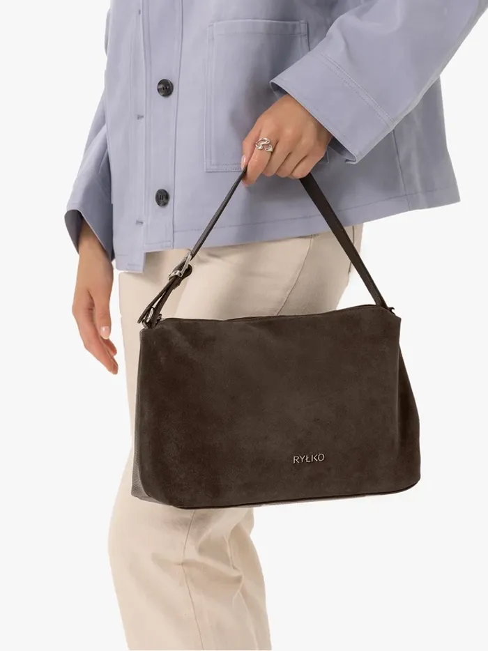 Brown medium-sized handbag