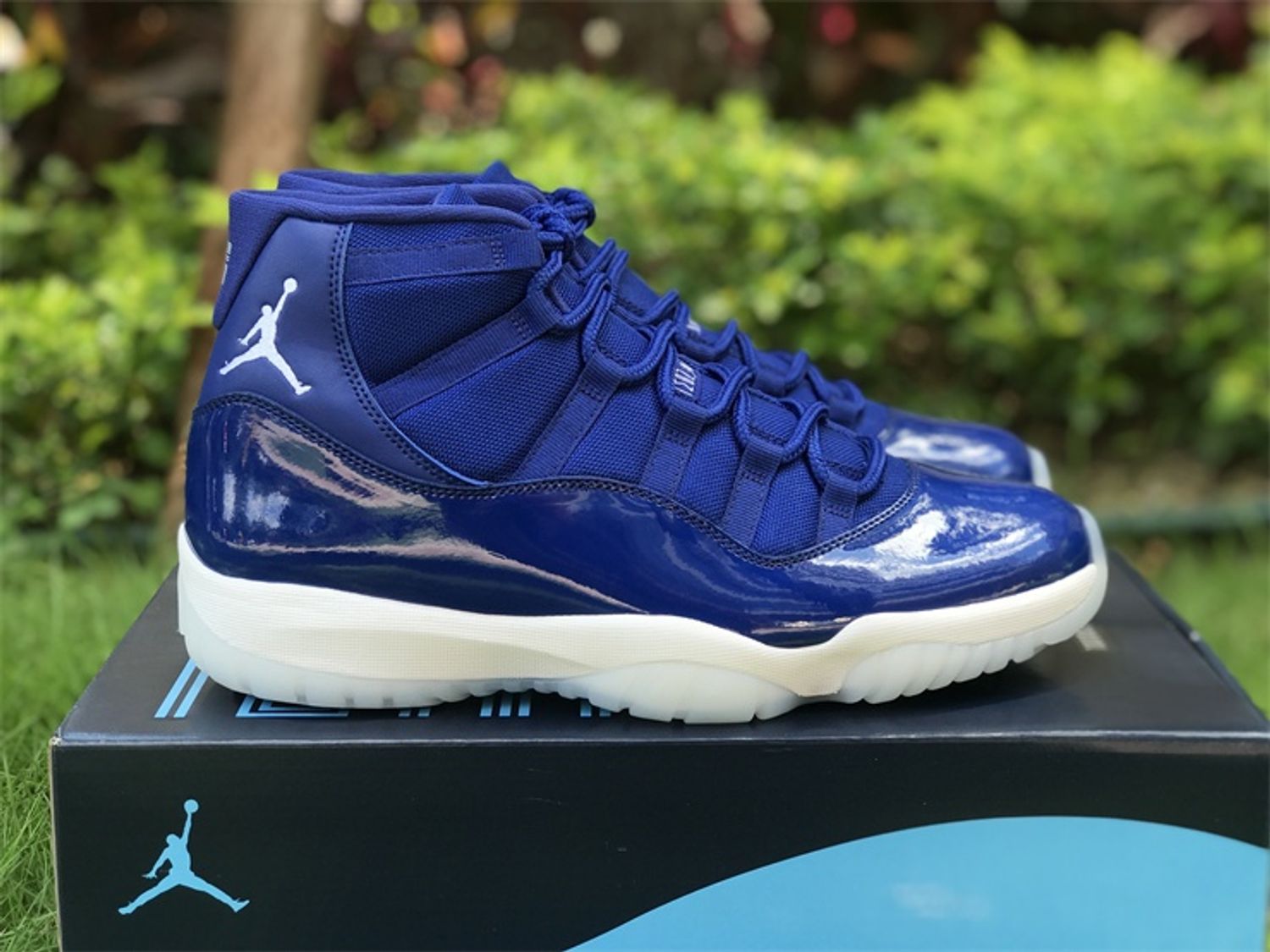 AIR JORDAN 11 RETRO ROYAL BLUE