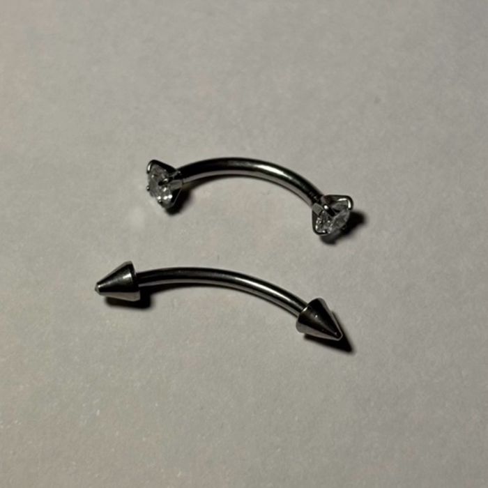 Хөмсөгний ээмэг