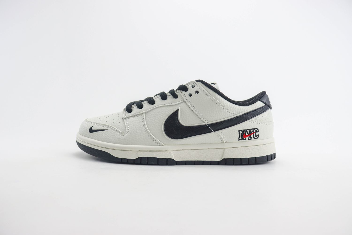 Nike SB Dunk Low x NYC 