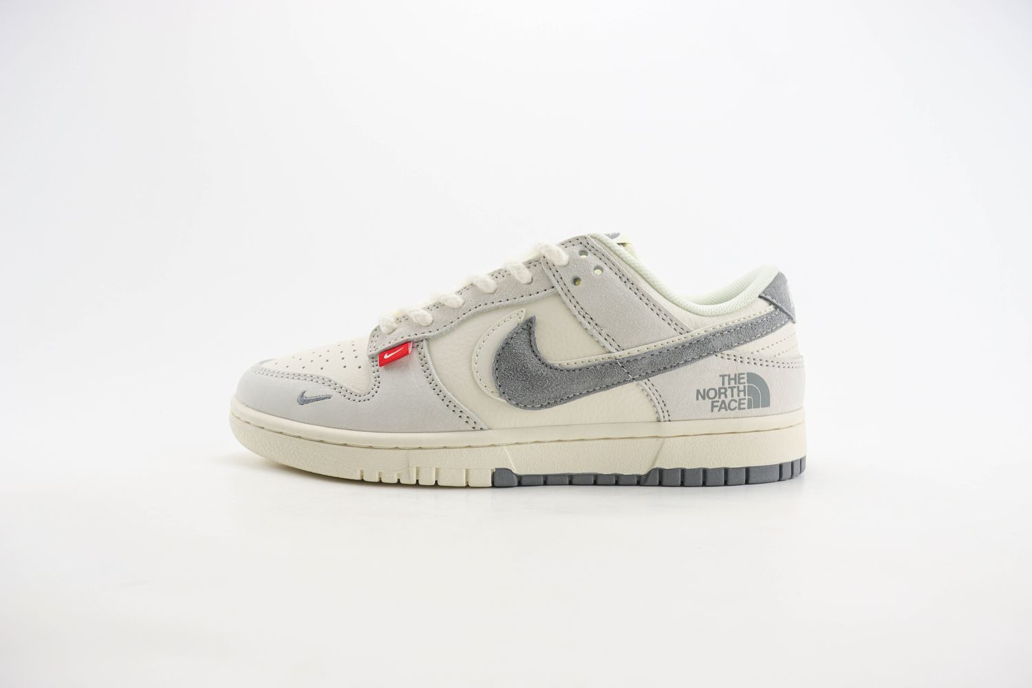 Nike SB Dunk Low x the north face 55