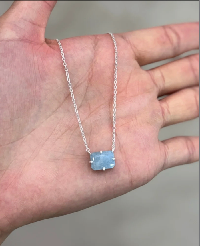 Raw Aquamarine necklace / Акуамарин зүүлт