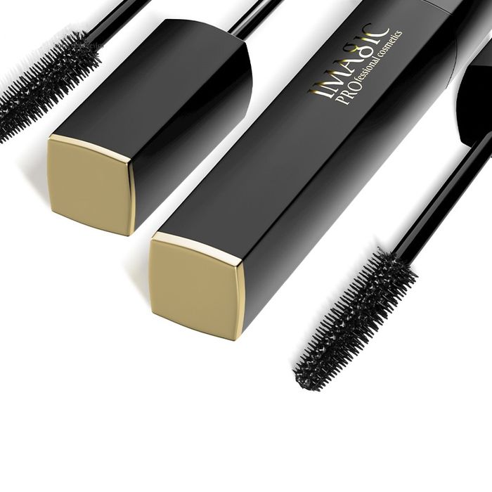 Уртасгагч өтгөрүүлэгчтэй сормуусны будаг