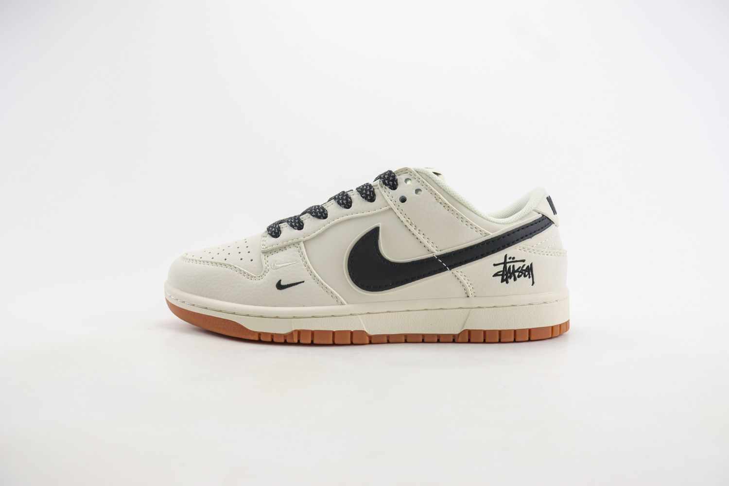 Nike SB Dunk Low x Stussy 112