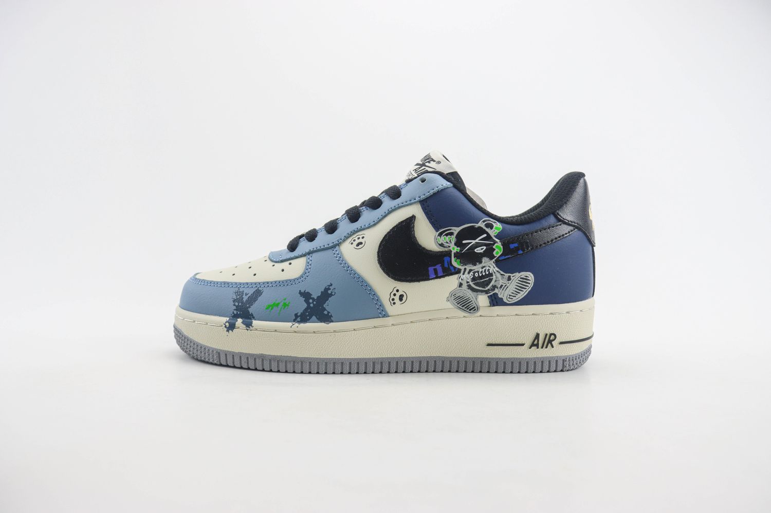  Nike Air Force 1 Low x KAWS 07